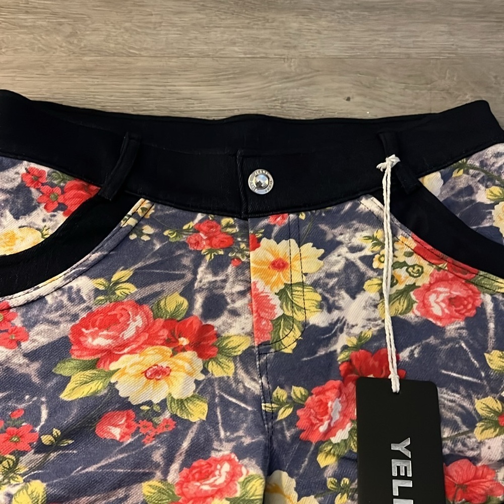 Shorts - Picture 2 of 5